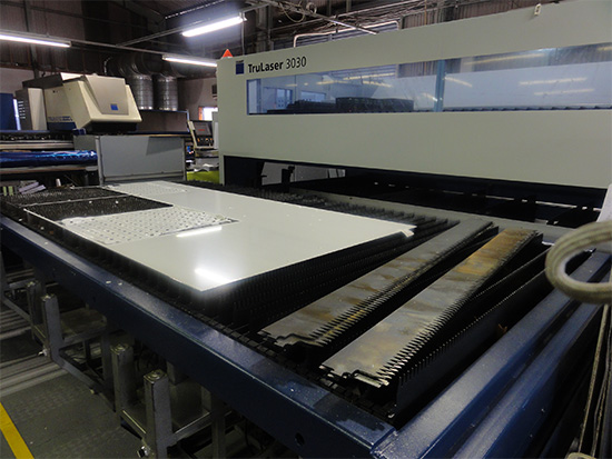 レーザー加工機（ドイツ製） TRUMPF TruLaser 3030