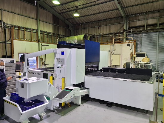 レーザー・パンチ複合機（ドイツ製） TRUMPF TRUMATIC 1000 fiber
